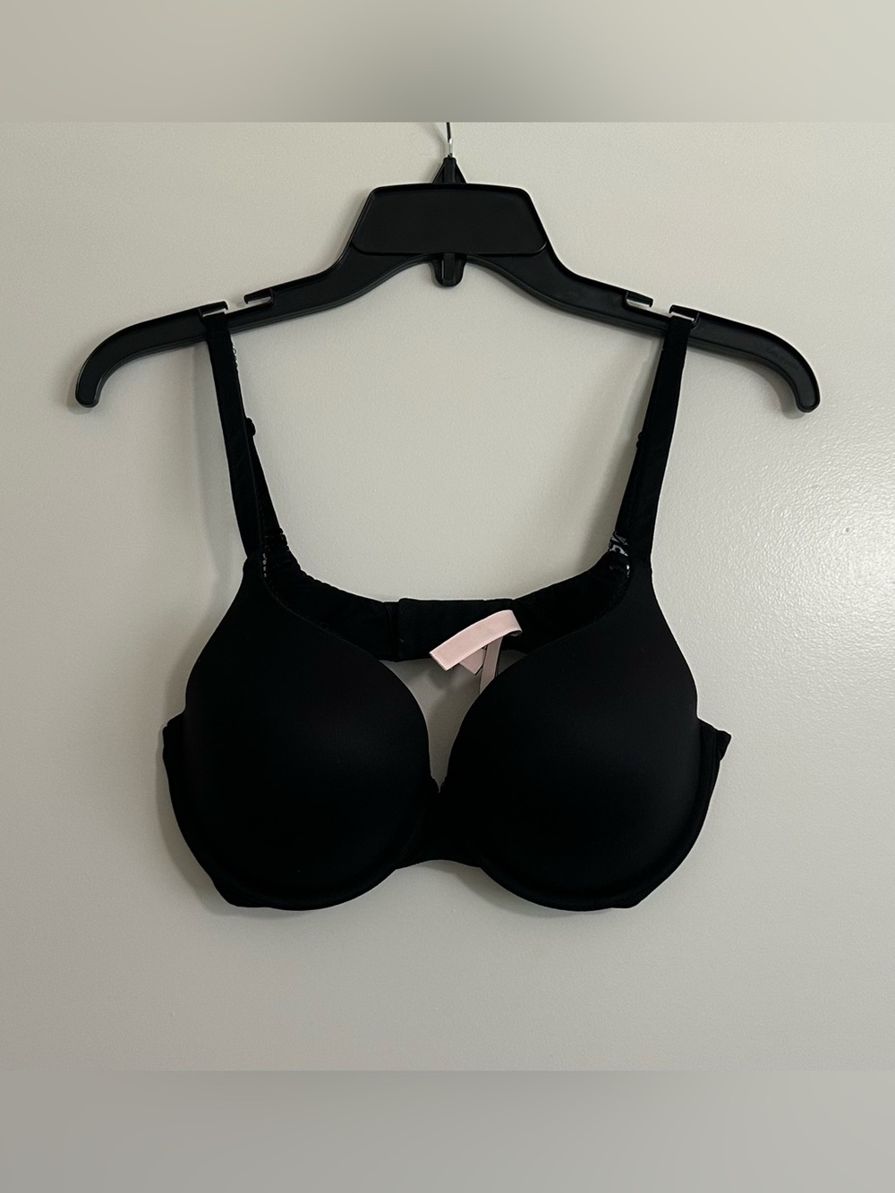 Victoria’s Secret Black T-Shirt Bra with Light Padding - Women's Intimates - Picture 2 of 3